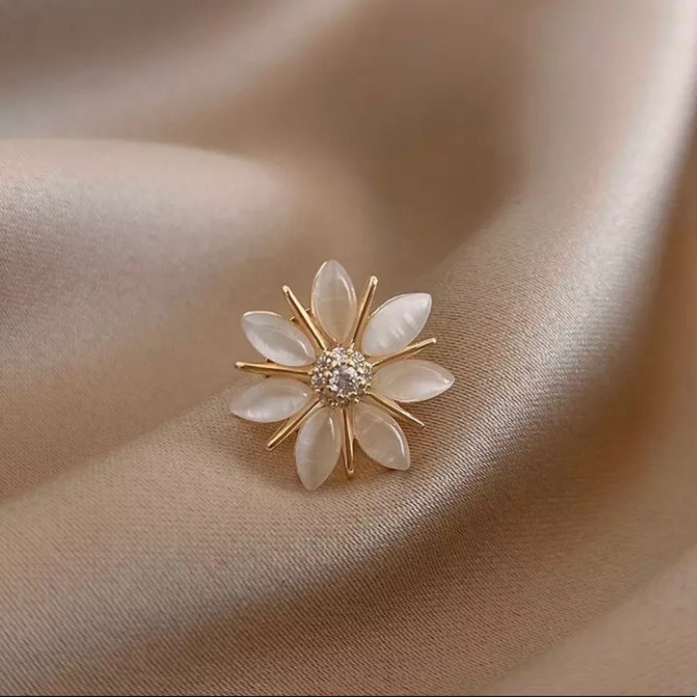 3/$35 | Chic & Pretty Flower Shirt Top Blouse Bag Brooch Pin Badge Acces…